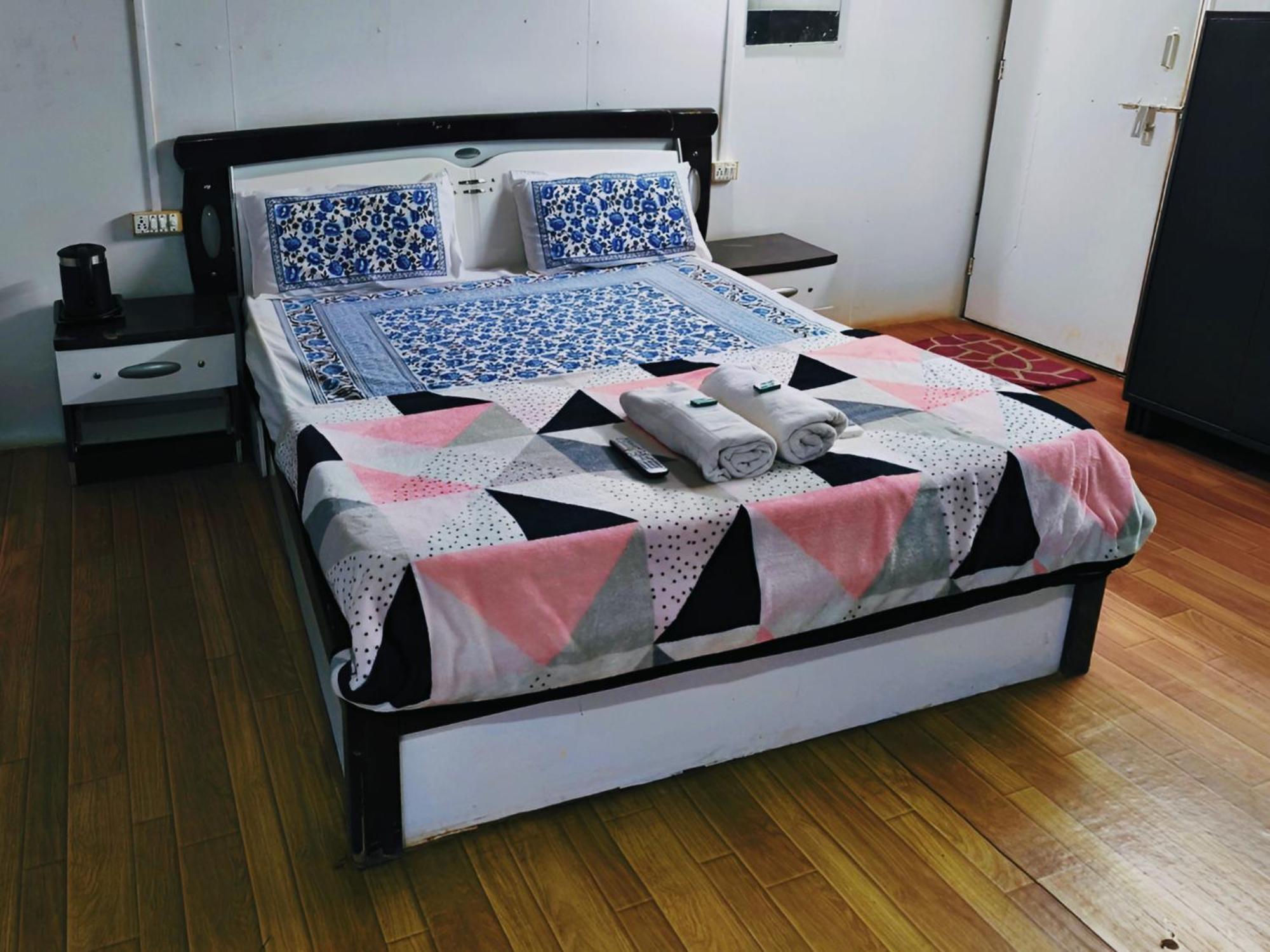 Forrest Homestay Villa Bhor エクステリア 写真