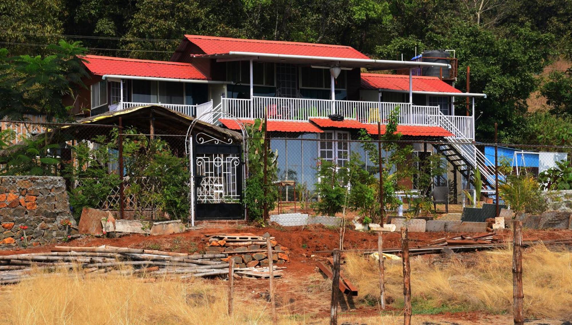 Forrest Homestay Villa Bhor エクステリア 写真